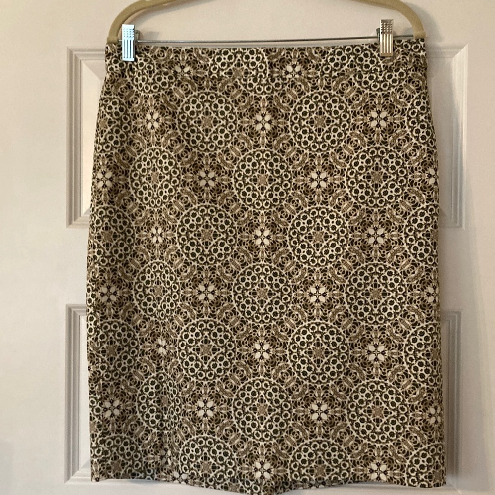 VanHeusen Sz 12 knee length Skirt